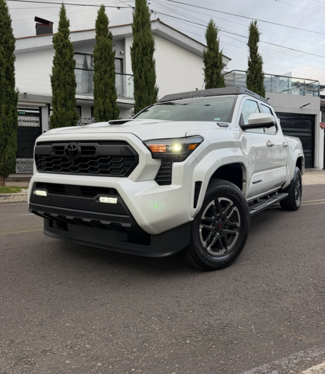 Toyota Tacoma TRD Sport Hybrid 2026