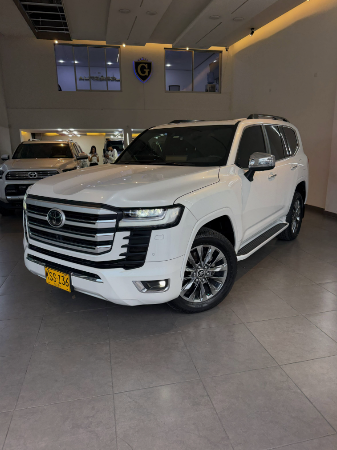 Toyota Land Cruiser 300 ZX 2022