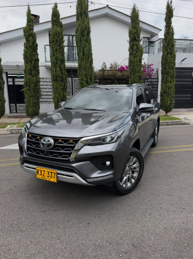 Toyota Fortuner SRV 2.4 Diésel 2022